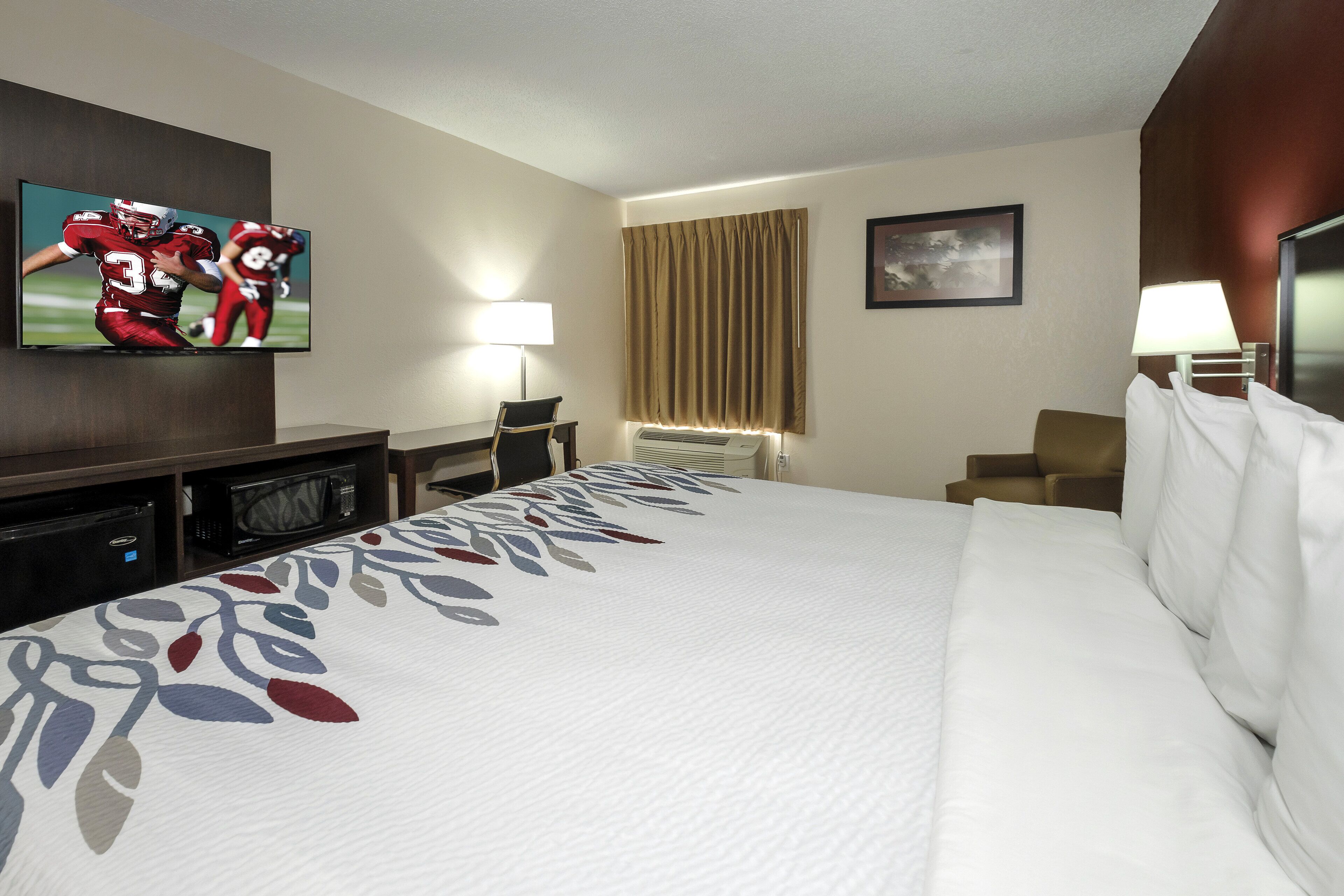 desk, free cots/infant beds, free wifi, bed sheets