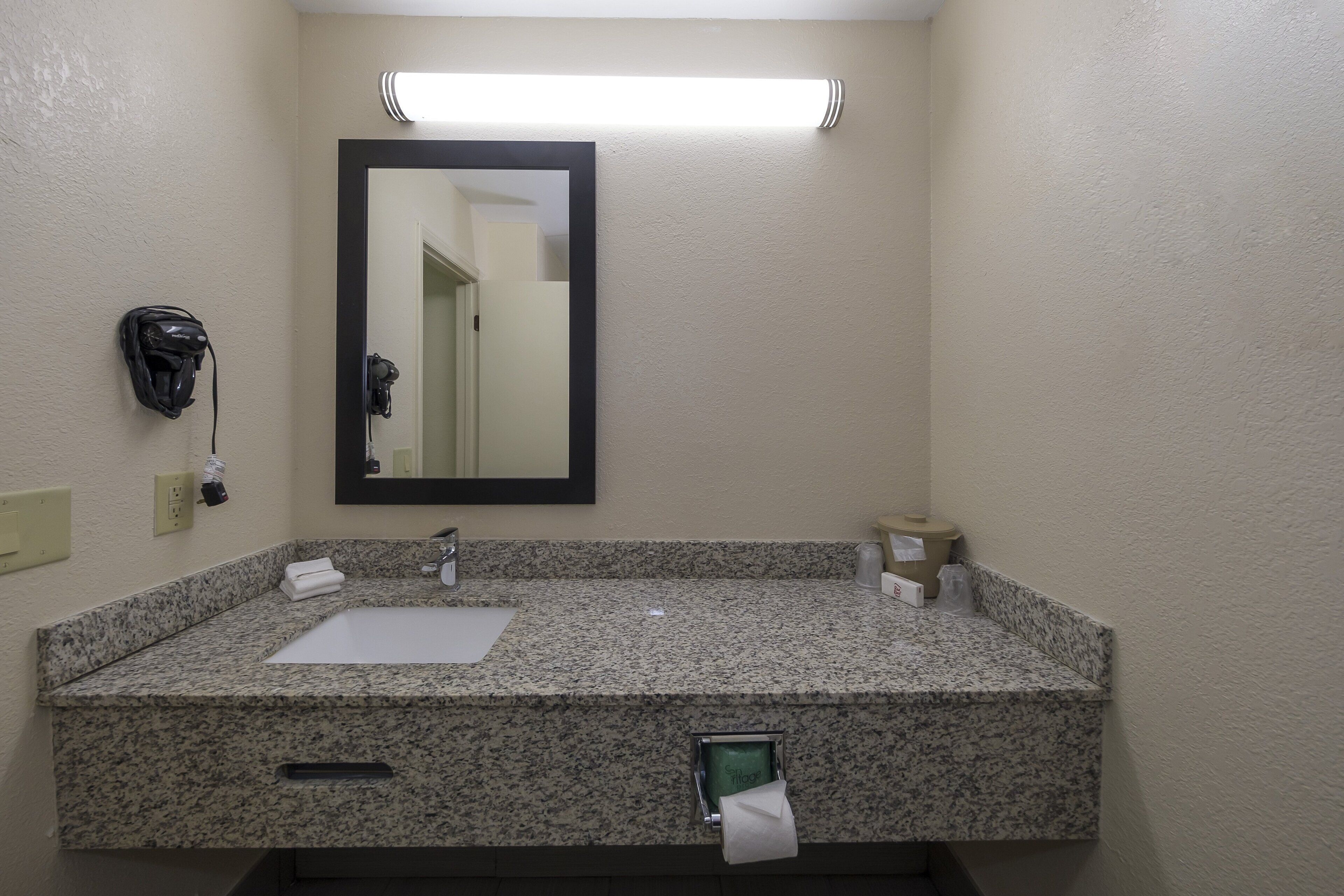 combined shower/bathtub, free toiletries, hair dryer, towels