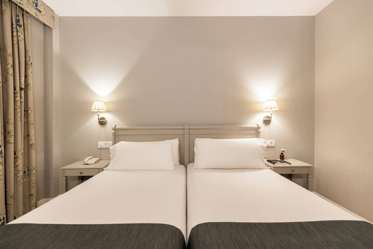 Minibar, in-room safe, individually decorated, individually furnished