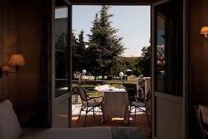 Superior Double or Twin Room, Balcony | Minibar, in-room safe, individually decorated, individually furnished