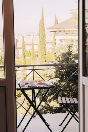 Deluxe Room with Terrace with 1 double bed or 2 single beds | Terrace/patio - Hotel Pax Torrelodones (Torrelodones)