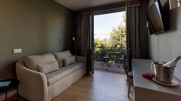 xxxxdisablexxxx | Minibar, in-room safe, individually decorated, individually furnished