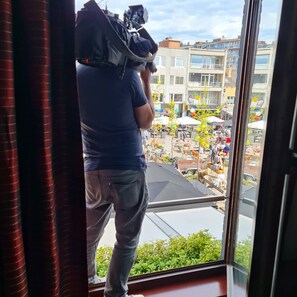 Standard-Doppel- oder -Zweibettzimmer | Hochwertige Bettwaren, Zimmersafe, Schreibtisch