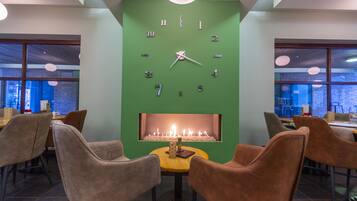 Breakfast, lunch, dinner served; Belgian cuisine