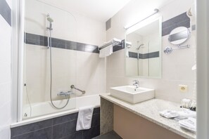 Standard Double or Twin Room | Room amenity