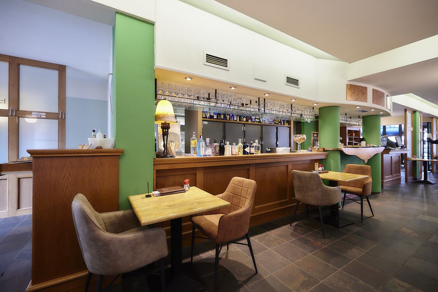 Breakfast, lunch, dinner served; Belgian cuisine 