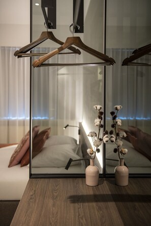 Standard Room, 1 Queen Bed | Cribs/infant beds, rollaway beds, free WiFi, alarm clocks - Hotel Pax (Diksmuide)