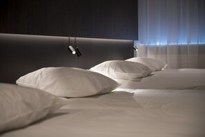 Standard Quadruple Room | Cots/infant beds, free WiFi, alarm clocks - Hotel Pax (Diksmuide)