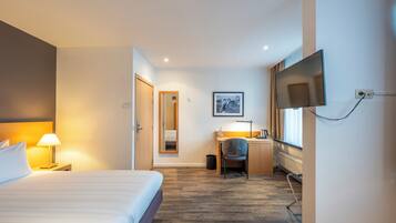 Basic Double Room | In-room safe, desk, laptop workspace, blackout curtains