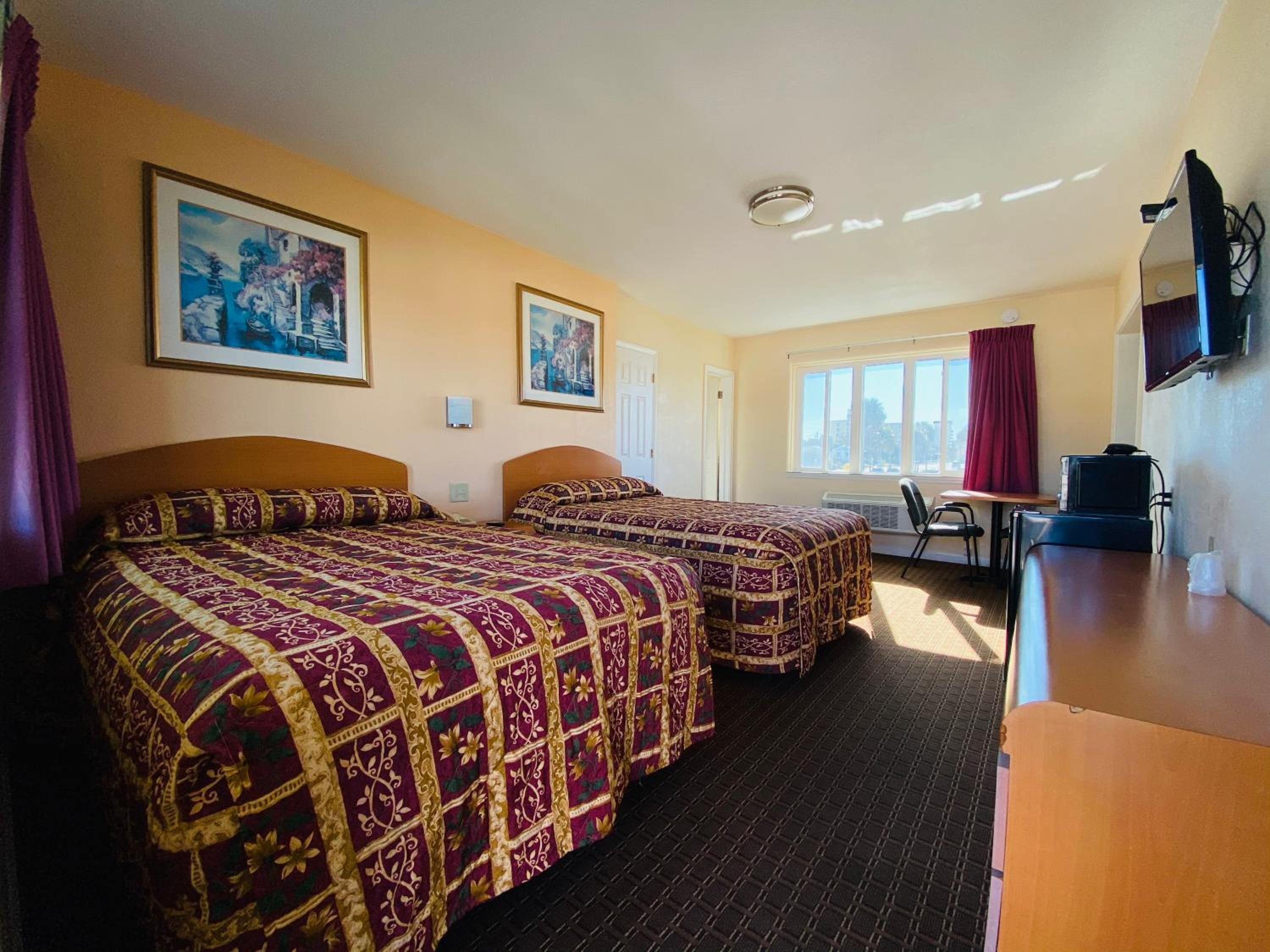 Cortinas blackout, wifi gratis y ropa de cama 