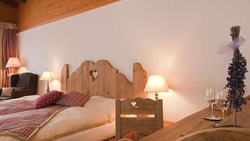 Junior Suite, Balcony (Alpencharme) | Hypo-allergenic bedding, minibar, in-room safe, desk