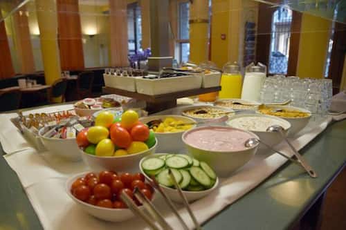 Tägliches Frühstücksbuffet gegen Gebühr