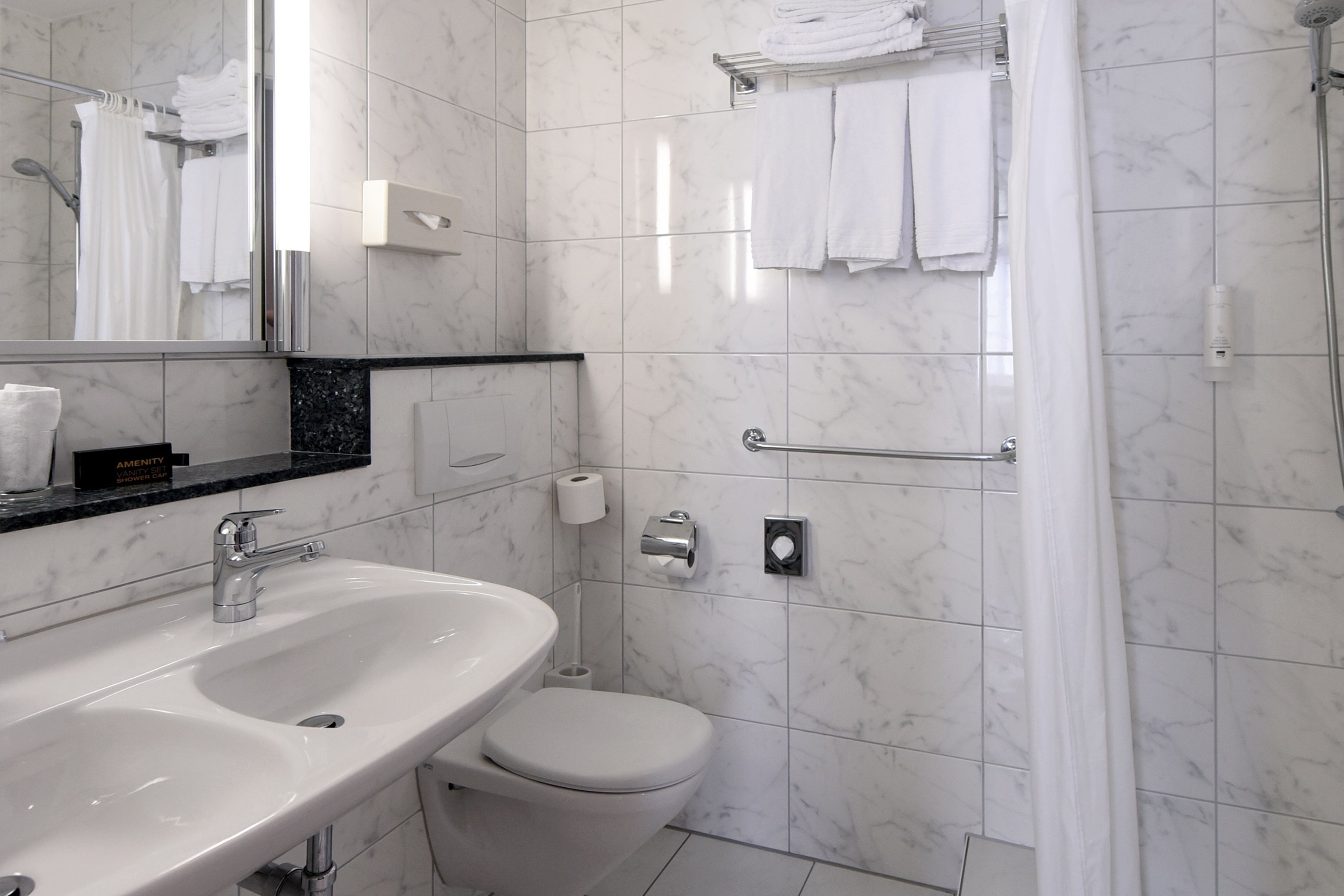 triple room | bathroom | free toiletries, hair dryer, towels, soap