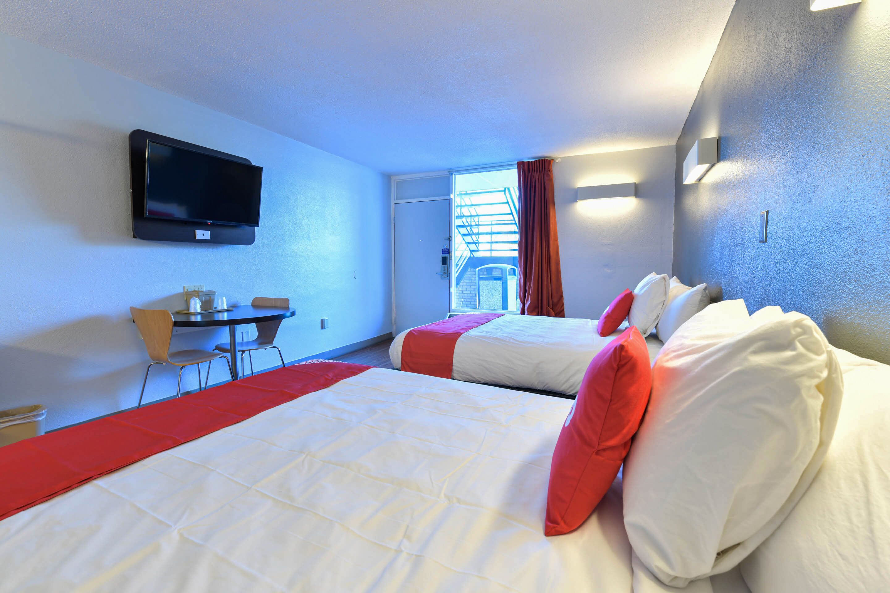 Silitysrauta/-lauta, ilmainen Wi-Fi, vuodevaatteet