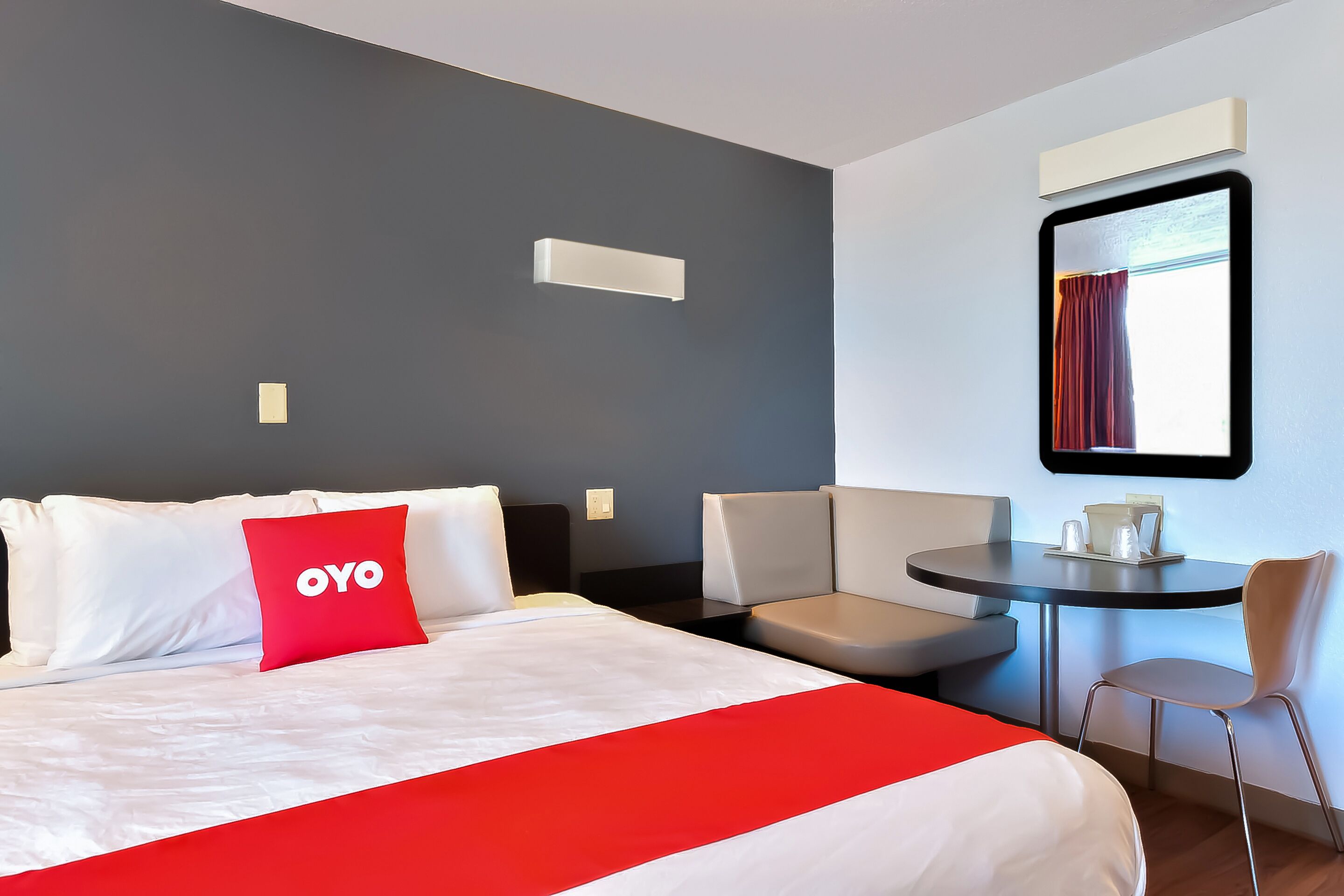 Room, 1 King Bed, Smoking | Iron/ironing board (on request), WiFi (free), bed sheets