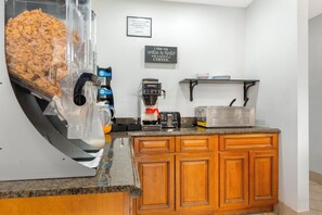 Free daily continental breakfast  - Red Roof Inn Bowling Green (Bowling Green)