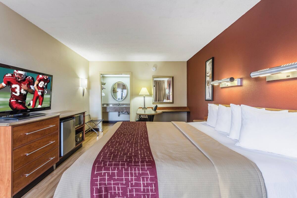 In-room safe, desk, laptop workspace, blackout drapes