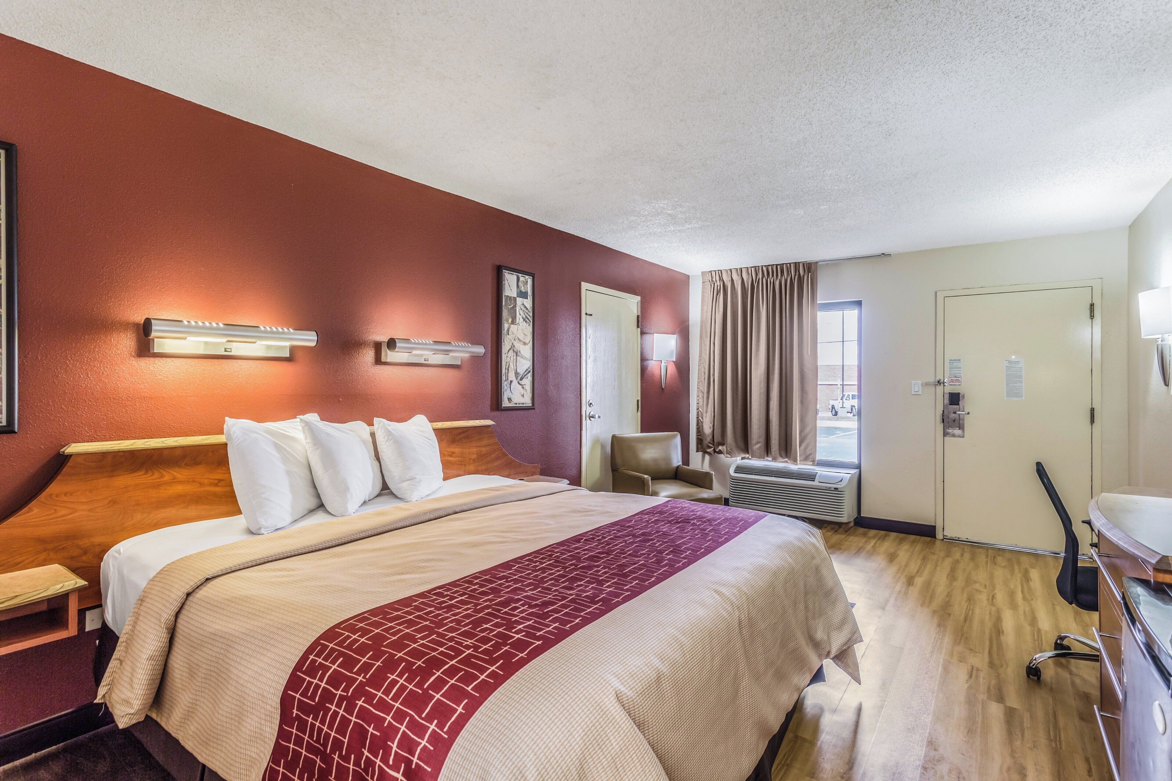 Deluxe Room, 1 King Bed, Accessible, Non Smoking | In-room safe, desk, laptop workspace, blackout drapes