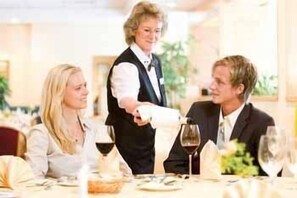 供應早餐、午餐和晚餐，國際料理，露天餐廳