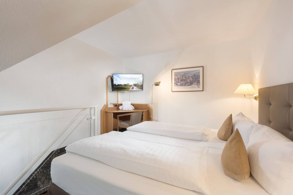 1 bedroom, in-room safe, individually decorated, individually furnished