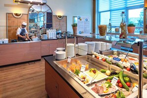 Free daily buffet breakfast 