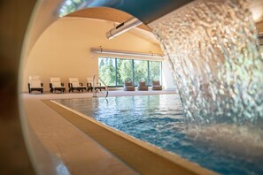 Indoor pool, pool loungers
