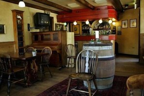 Bar (on property) - Tylstrup Kro og Motel (Tylstrup)