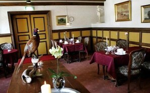 Daily buffet breakfast for a fee - Tylstrup Kro og Motel (Tylstrup)