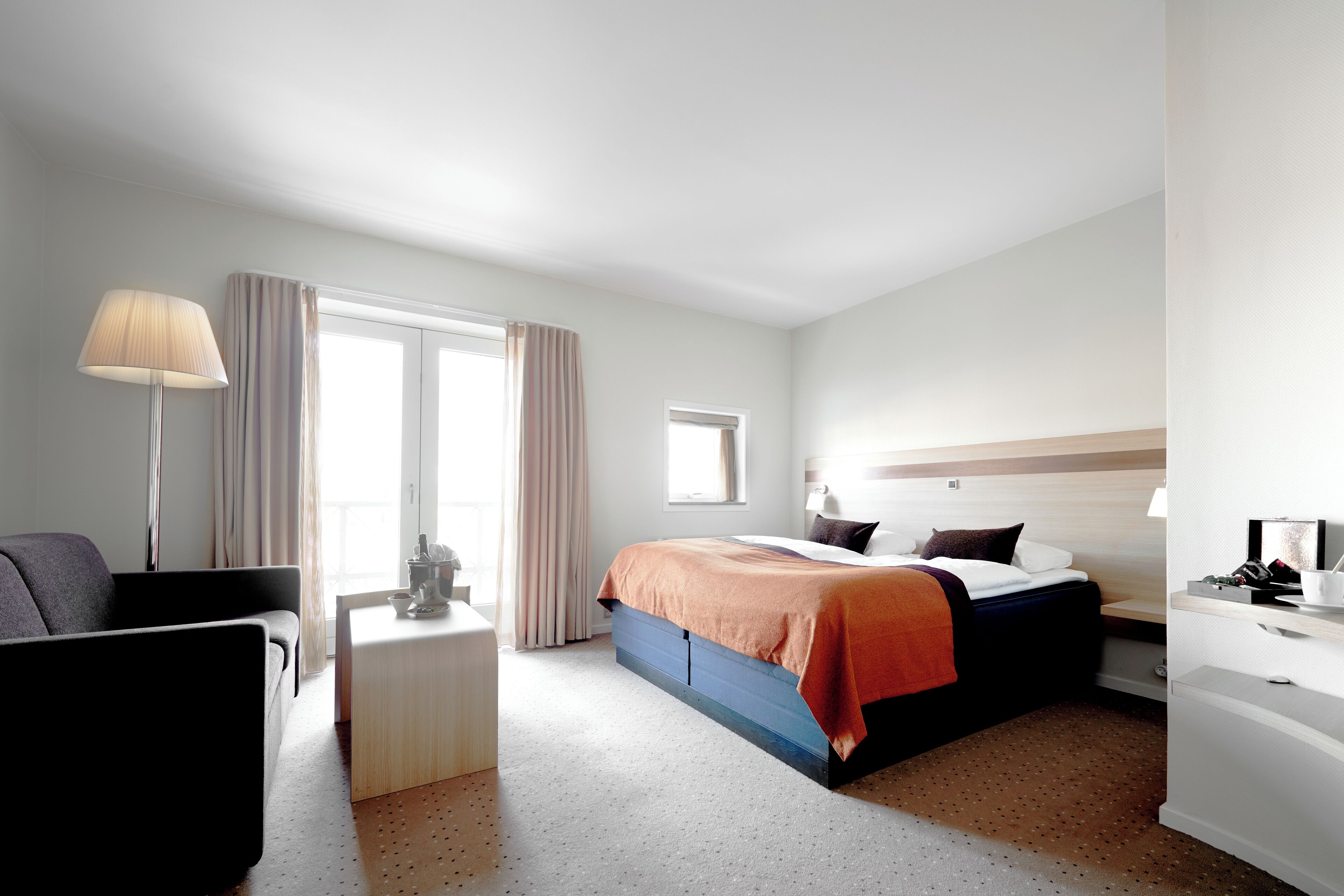 executive room | 1 bedroom, desk, laptop workspace, blackout curtains