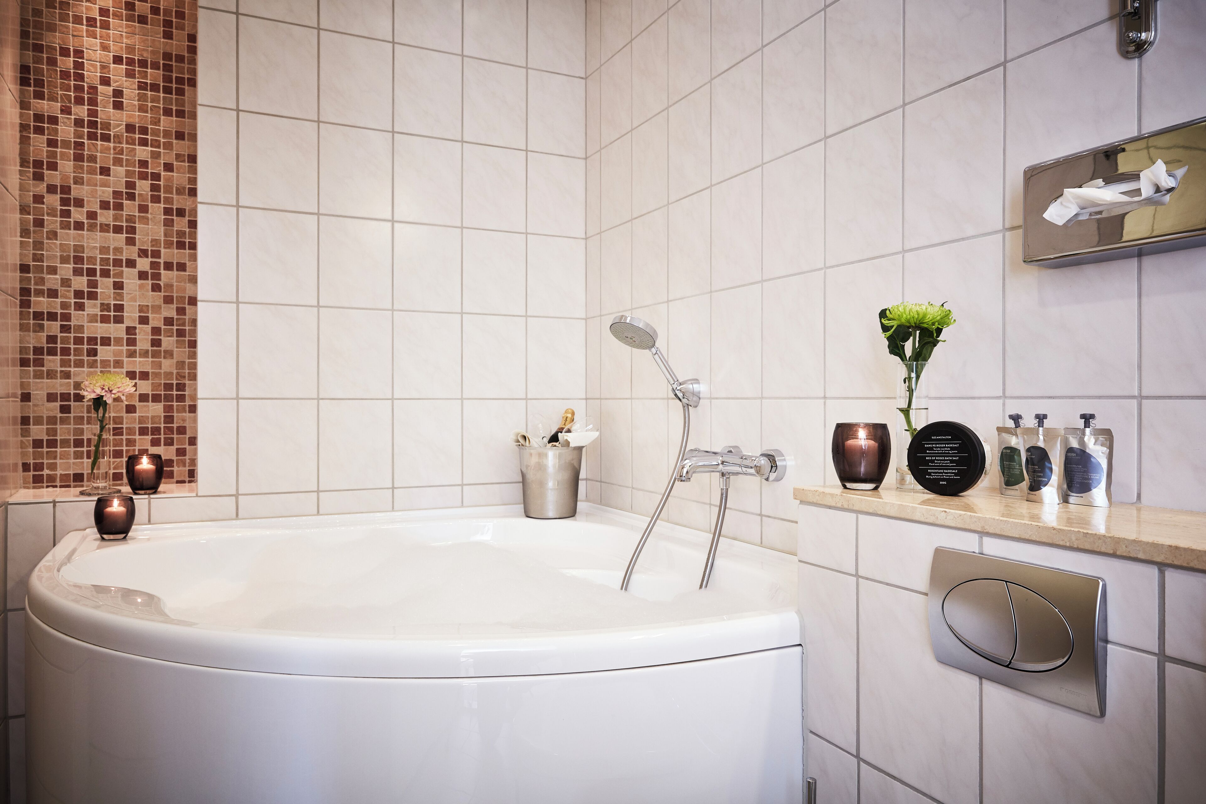 junior suite, jetted tub | bathroom | eco-friendly toiletries, hair dryer, heated floors, towels