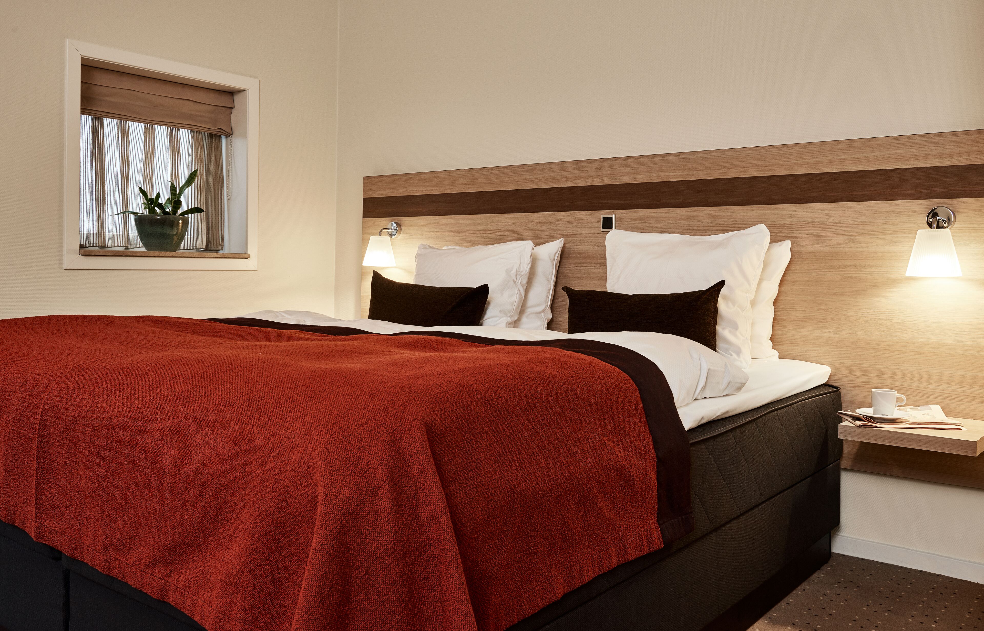 executive room | 1 bedroom, desk, laptop workspace, blackout curtains