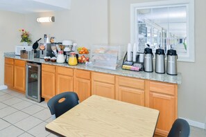 Free daily continental breakfast 