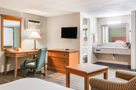 Habitación, 2 camas de matrimonio, fumadores | Escritorio, wifi gratis, ropa de cama. Americas Best Value Inn Lebanon, MO