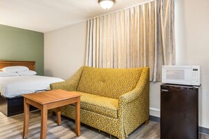 Escritorio, wifi gratis y ropa de cama 