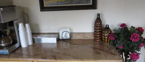 Frigobar, microondas