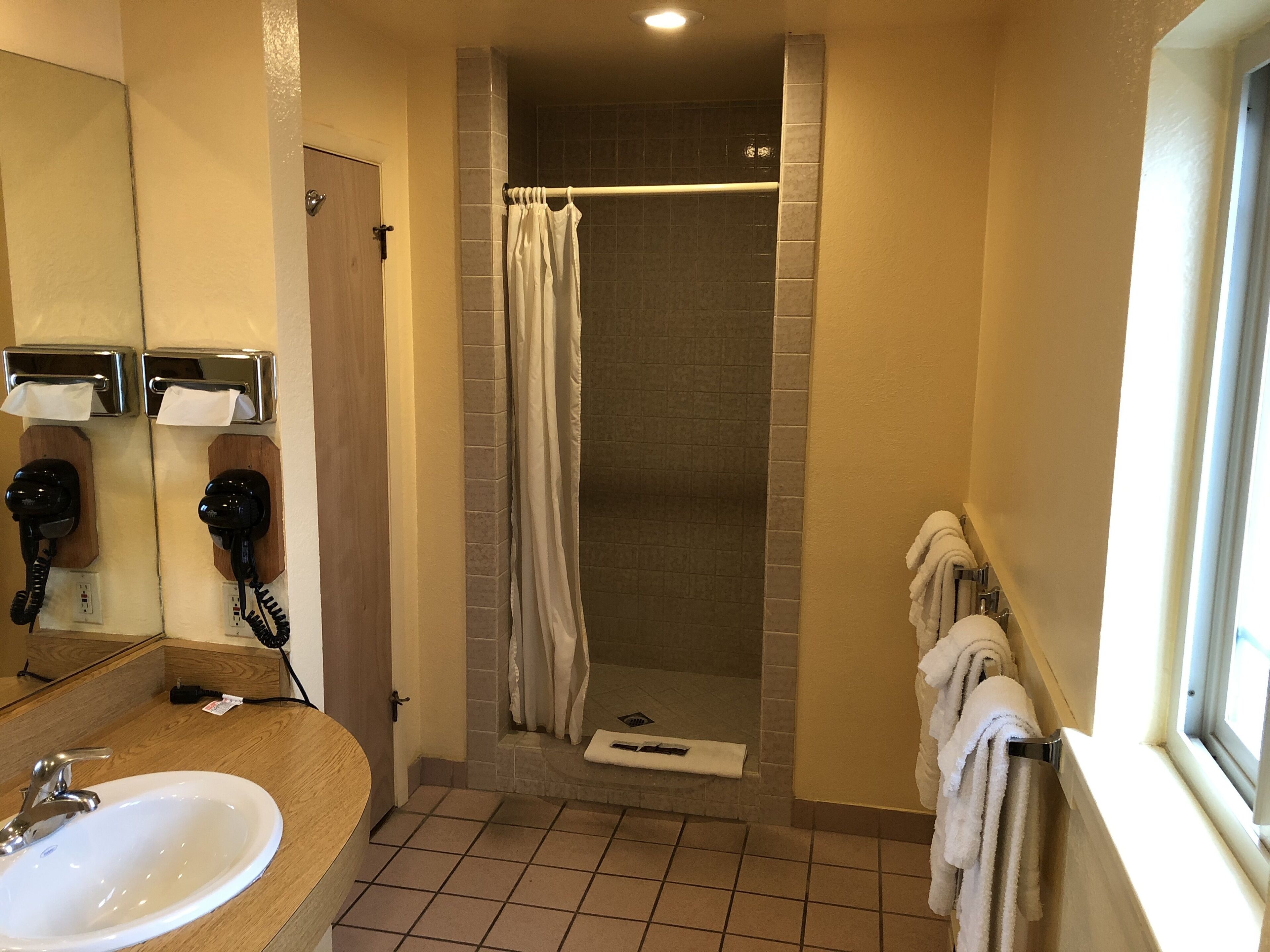 Standard Room, 1 Queen Bed