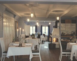 供应早餐、午餐和晚餐，国际美食