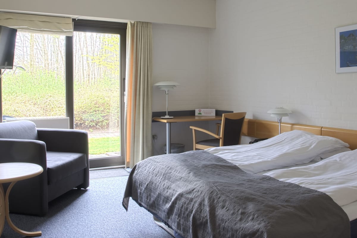 Standardzimmer | Schreibtisch, Babybetten, Zustellbetten, kostenloses WLAN