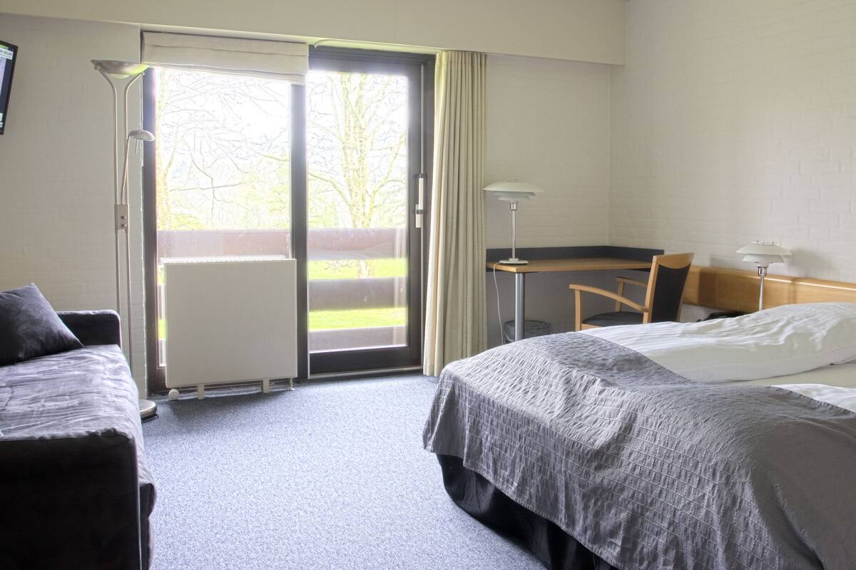 standard room | desk, cots/infant beds, rollaway beds, free wifi