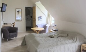 Standard Room | Desk, cribs/infant beds, rollaway beds, free WiFi