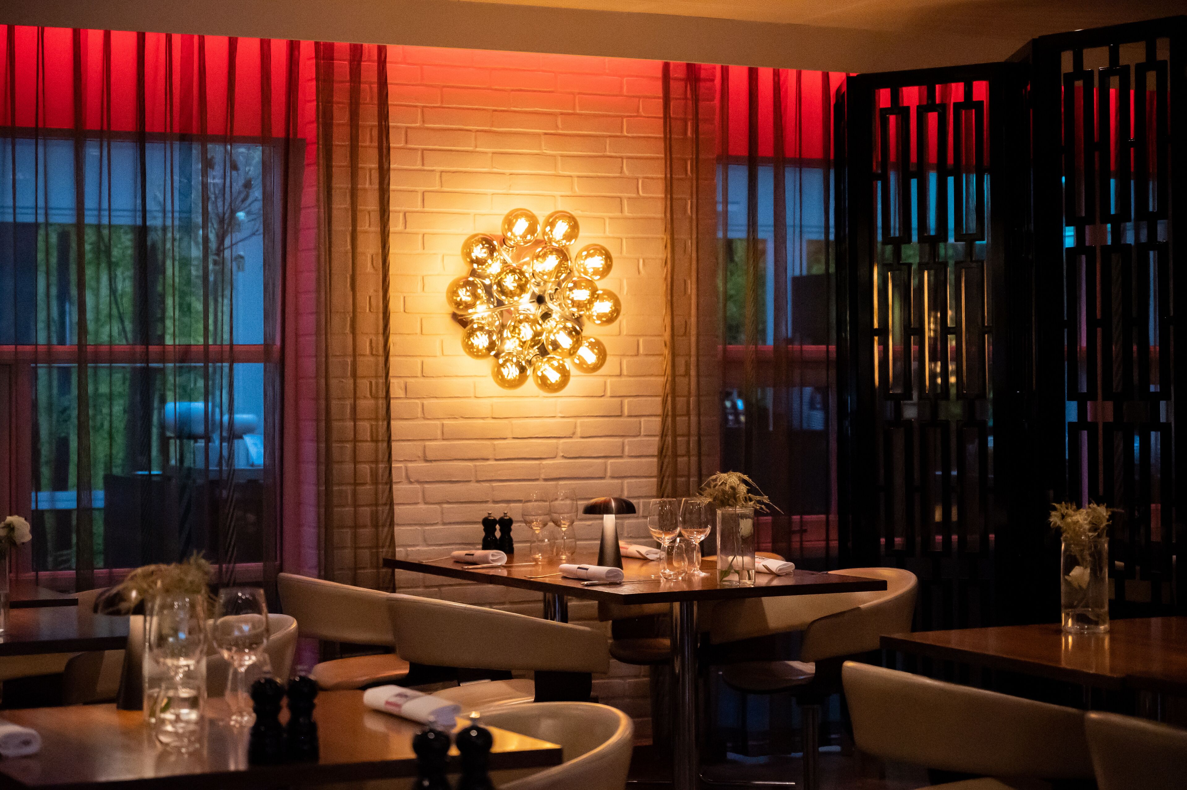 breakfast, lunch and dinner served