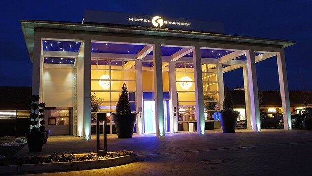 A modern hotel entrance with a glass facade, illuminated signage, and a well-lit interior. - Hotel Svanen, Stays & BW Signature Collection (Billund)