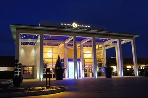 住宿正面 - 傍晚/夜晚