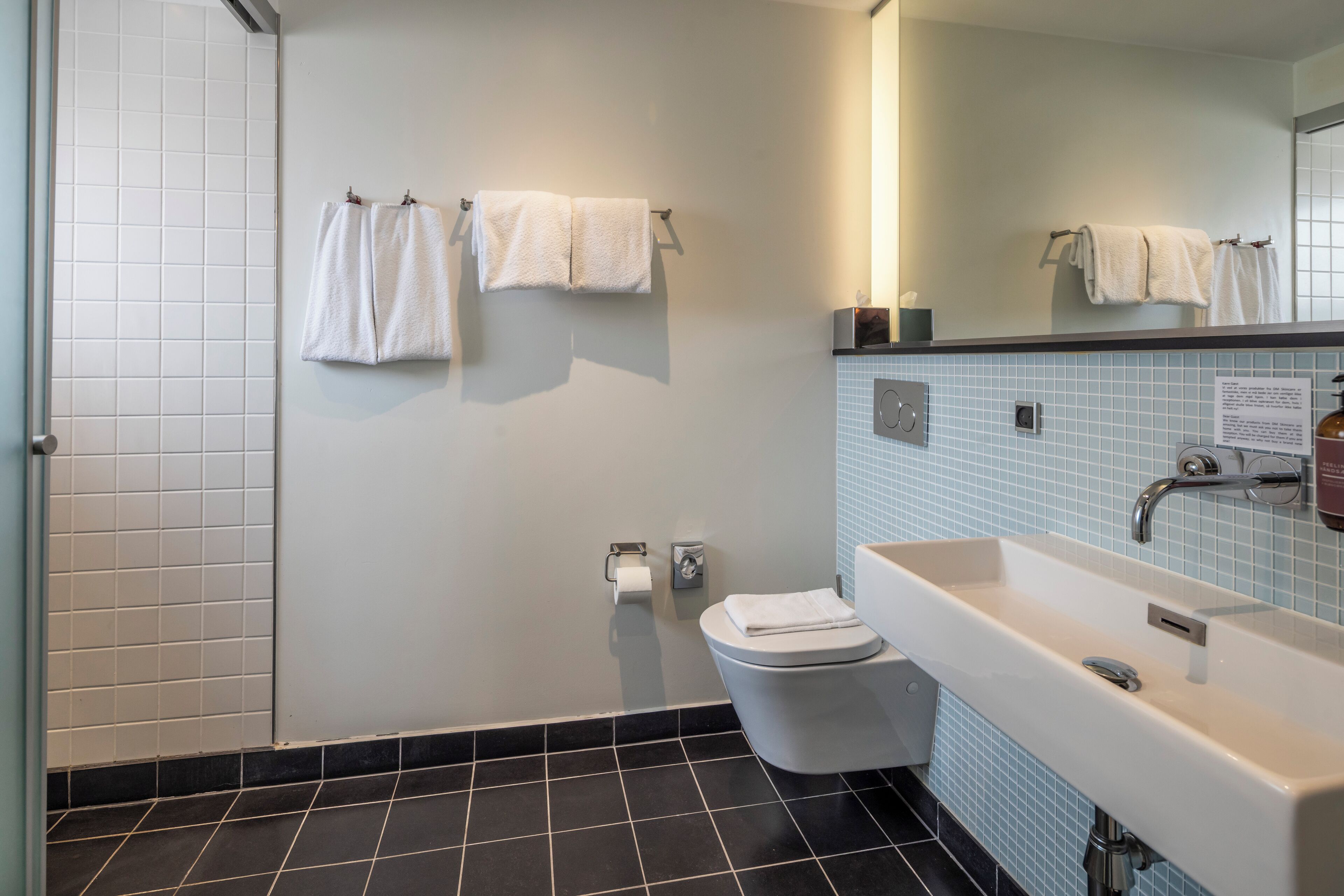 superior | bathroom | shower, hair dryer, towels, soap