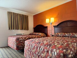 Escritorio, wifi gratis y ropa de cama 