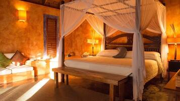 Standard Room, 1 King Bed (Cottage) | Minibar, in-room safe, individually decorated, individually furnished