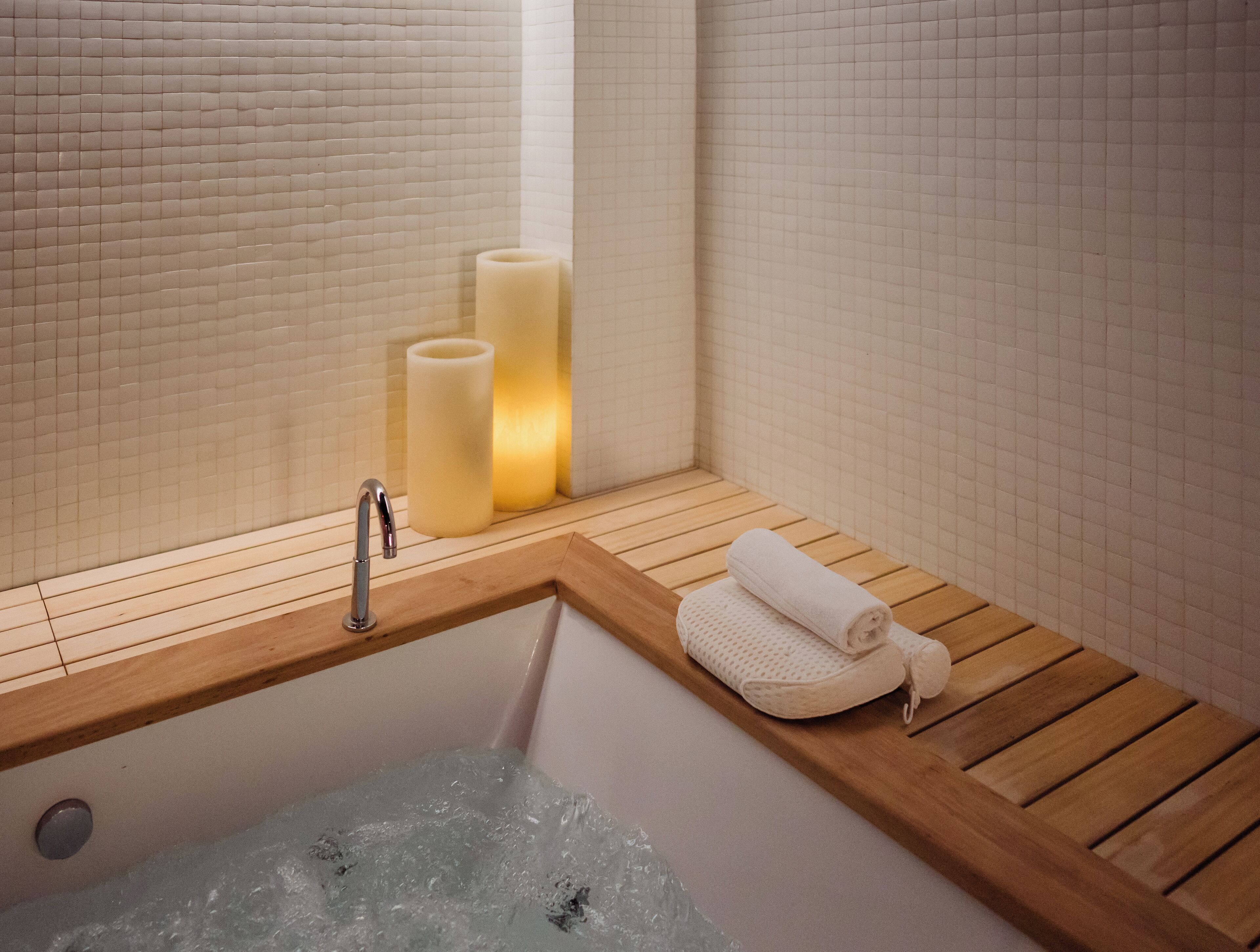 Behandlingsrom for par, hydroterapi, aromaterapi og dypvevsmassasje