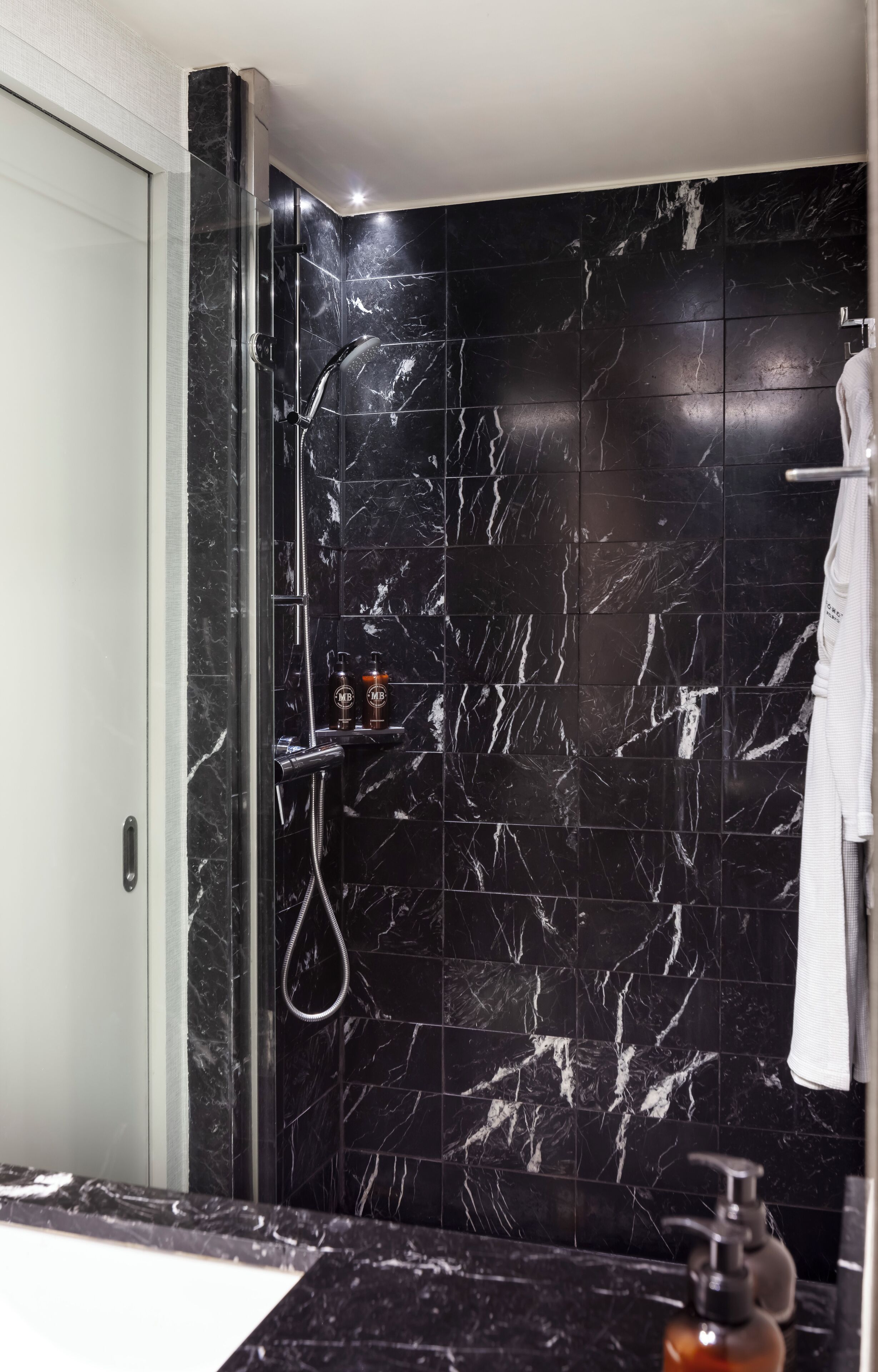 urban smart | bathroom | designer toiletries, hair dryer, slippers, towels