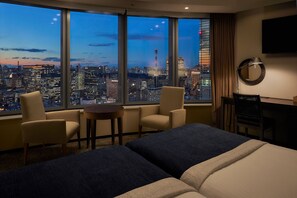 Deluxe-Zweibettzimmer, Nichtraucher (above 25F) | Hochwertige Bettwaren, Zimmersafe, Schreibtisch