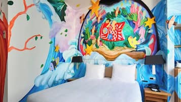 Artist Room Queen - Request of artist subject to availability, Non Smoking, 31 or 34F